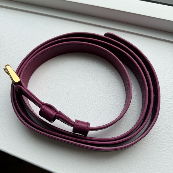 ALMOST NEW Senreve Aria Belt Bag in Raspberry - Picture 6 of 8